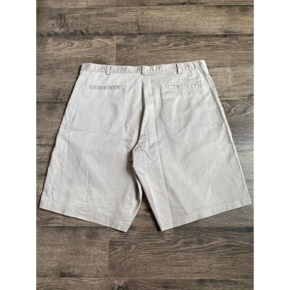 EUC‎ Mens Nike Golf Pleated Front Khaki Shorts Size 40 - Picture 3 of 9
